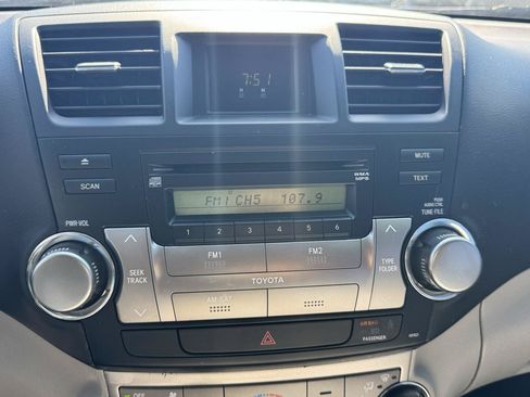 Used 2012 Toyota Highlander FWD image 18