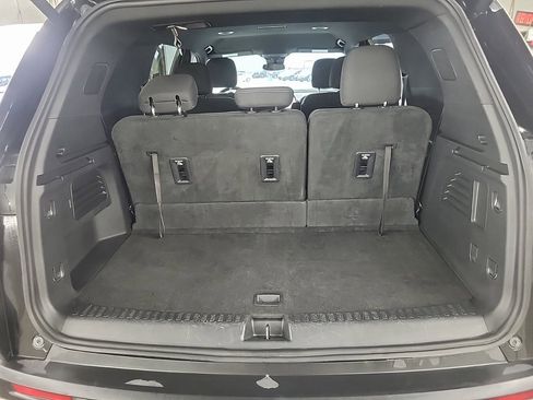 Used 2024 Chevrolet Traverse LT image 8
