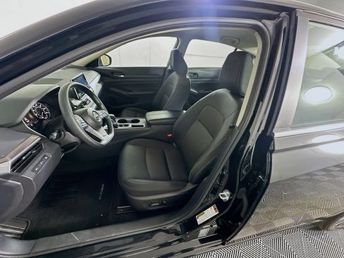 Used 2025 Nissan Altima 2.5 SV image 13