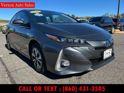 Used 2017 Toyota Prius Prime Advanced image 3
