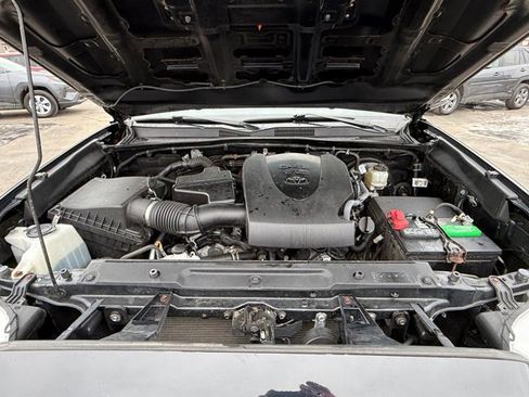 Used 2019 Toyota Tacoma TRD Sport w/ Technology Package image 30