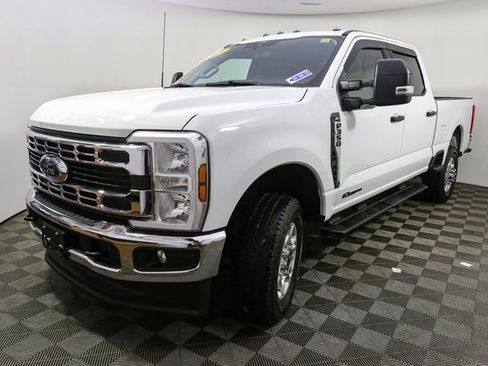 Used 2025 Ford F350 XLT image 5