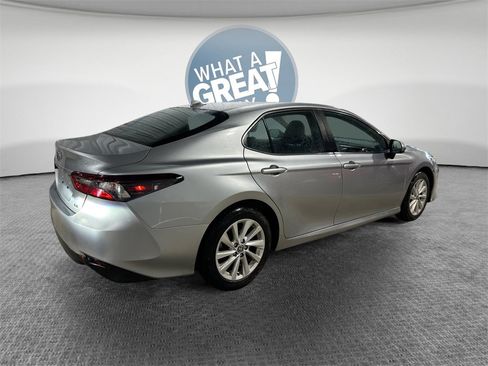 Used 2023 Toyota Camry LE image 3