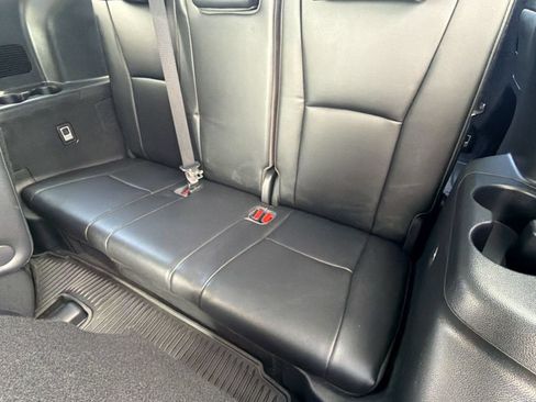 Used 2023 Toyota Highlander XLE FWD image 32