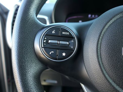 Used 2023 Kia Soul LX image 13