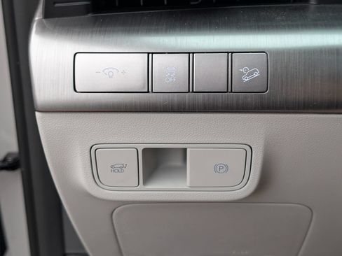 Certified 2025 Hyundai Kona Limited FWD image 34