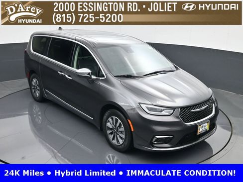 Used 2022 Chrysler Pacifica Limited image 16