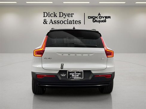 New 2024 Volvo XC40 Recharge Core w/ Protection Package Premier image 4