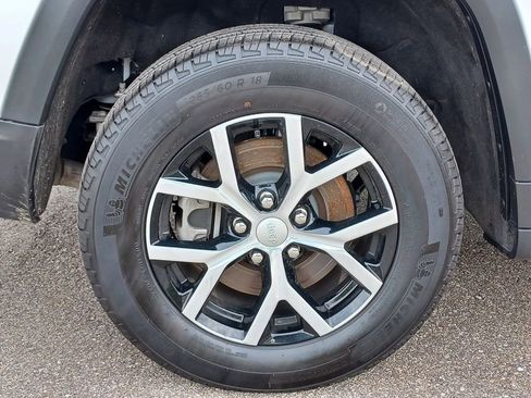 Used 2024 Jeep Grand Cherokee L Limited AWD/4WD image 5