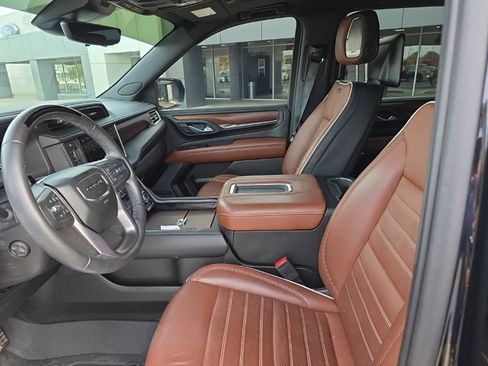 Used 2023 GMC Yukon Denali Ultimate image 12