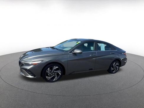 Used 2025 Hyundai Elantra SEL FWD image 8