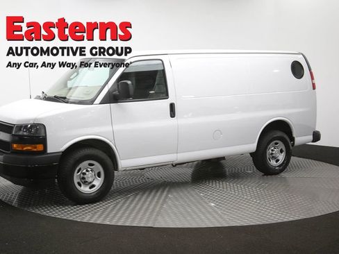 Used 2021 Chevrolet Express 3500 w/ Driver Convenience Package RWD image 53
