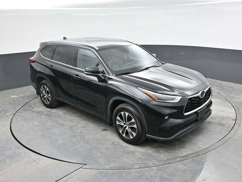 Used 2021 Toyota Highlander XLE AWD/4WD image 37