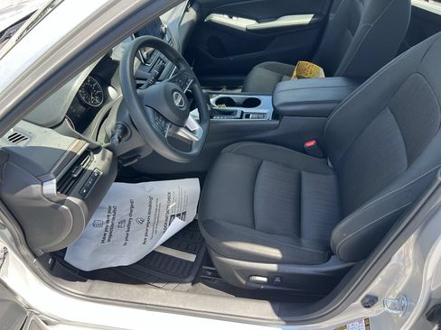 Used 2024 Nissan Altima 2.5 SV AWD/4WD image 16