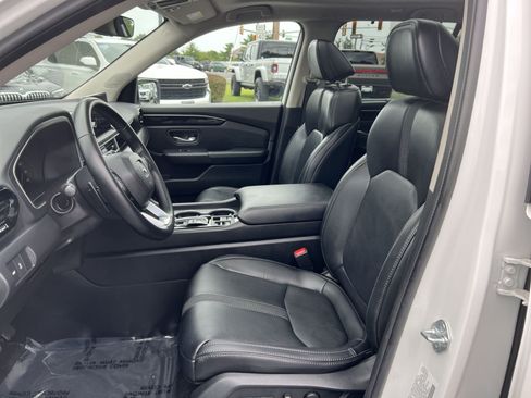 Used 2023 Honda Pilot Touring image 13
