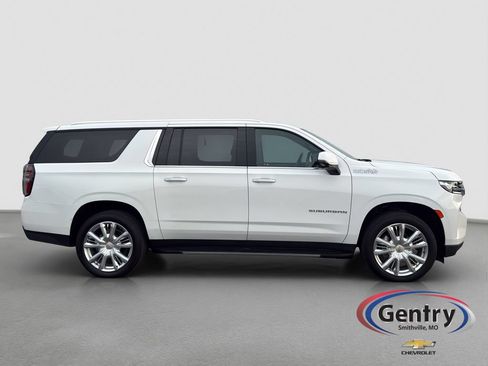 Used 2023 Chevrolet Suburban High Country AWD/4WD image 6