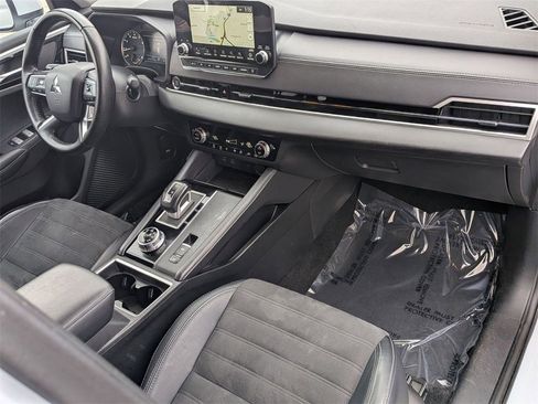 Used 2024 Mitsubishi Outlander SE image 31