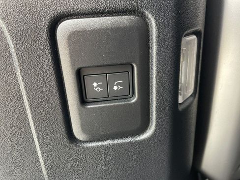 Used 2020 Land Rover Defender 110 SE AWD/4WD image 36