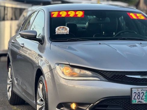 Used 2015 Chrysler 200 S FWD image 9