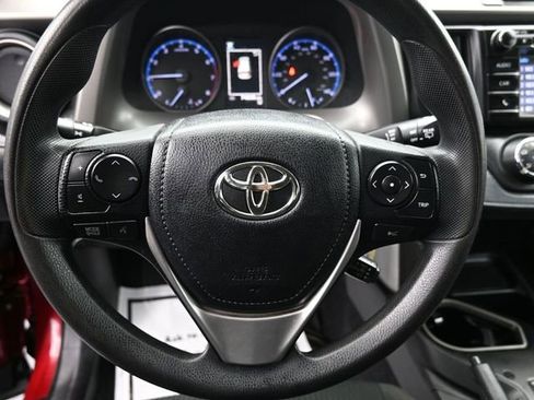 Used 2018 Toyota RAV4 LE image 37
