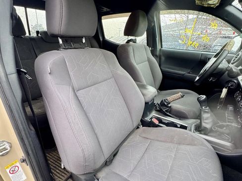 Used 2019 Toyota Tacoma TRD Sport w/ Technology Package AWD/4WD image 14