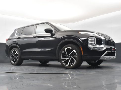 Used 2024 Mitsubishi Outlander SE image 9