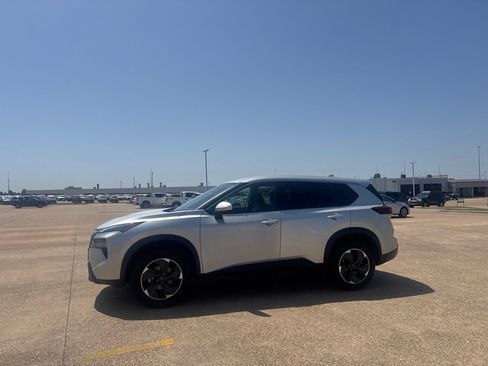 Certified 2025 Nissan Rogue SV FWD image 12