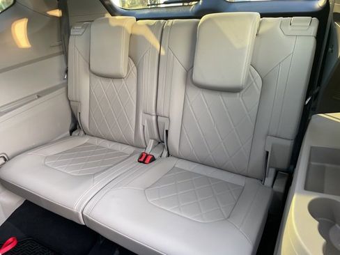 Certified 2025 Volkswagen Atlas SEL Premium R-Line image 9