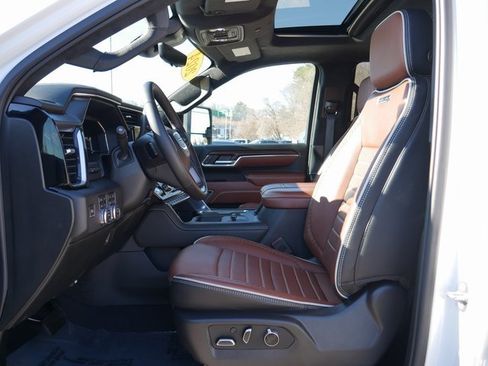 Used 2024 GMC Sierra 2500 Denali Ultimate w/ Snow Plow Prep/Camper Package image 16