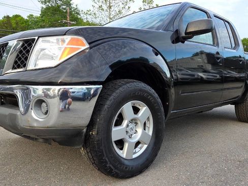Used 2008 Nissan Frontier SE w/ SE Value Truck Pkg AWD/4WD image 5
