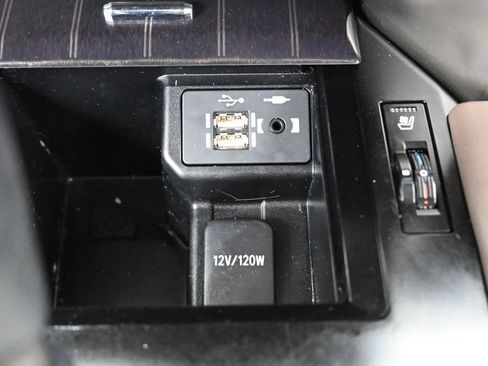 Used 2021 Lexus GX 460 Premium w/ Accessory Package AWD/4WD image 27