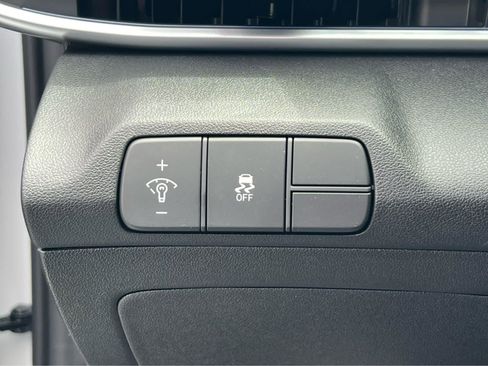New 2026 Hyundai Elantra Limited FWD image 32