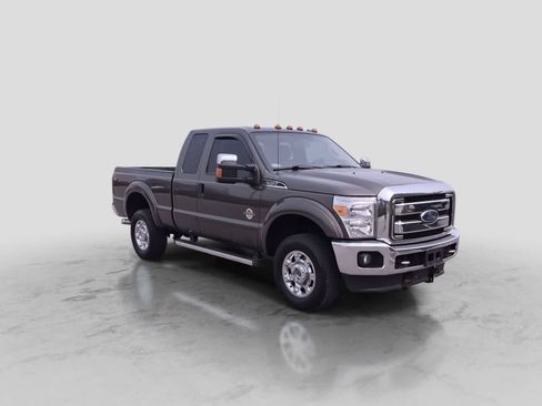 Used 2015 Ford F350 XLT w/ XLT Premium Package AWD/4WD image 2