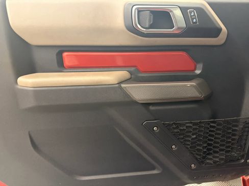 Used 2022 Ford Bronco Wildtrak image 14