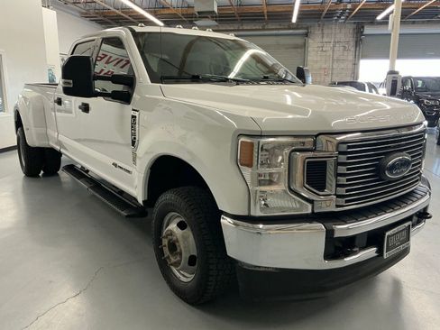 Used 2021 Ford F350 XLT image 3