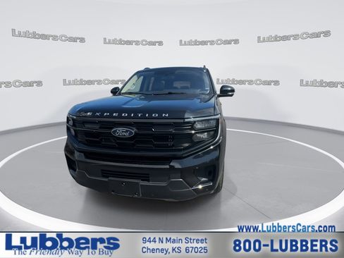 Used 2025 Ford Expedition Active AWD/4WD image 3