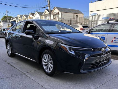Used 2026 Toyota Corolla LE w/ LE Premium Package FWD image 6