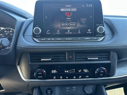 Used 2025 Nissan Rogue SV image 30