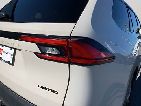 Used 2024 Toyota Grand Highlander Limited image 30