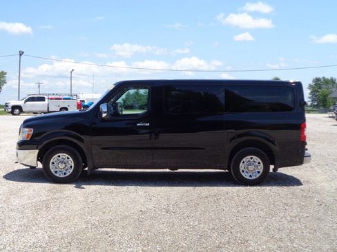 Used 2019 Nissan NV 3500 SL image 3