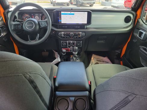 Used 2025 Jeep Gladiator Sport AWD/4WD image 11