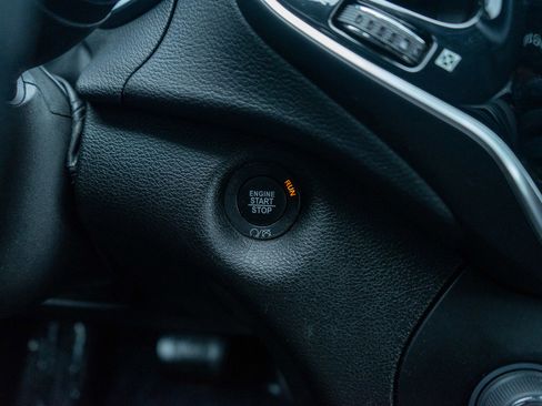 Used 2021 Jeep Cherokee Limited image 23