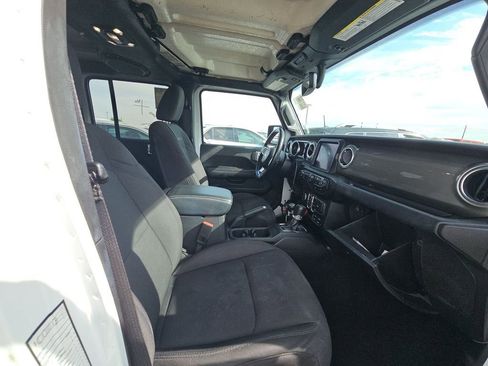 Used 2022 Jeep Wrangler Unlimited Sahara w/ Cold Weather Group AWD/4WD image 5