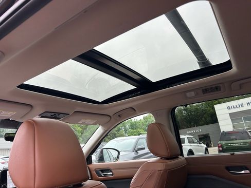 Used 2024 Nissan Pathfinder Platinum w/ Cargo Package image 45