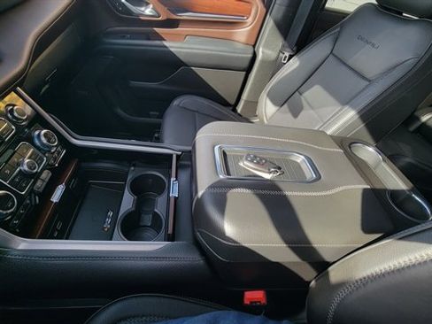 Used 2022 GMC Yukon XL Denali AWD/4WD image 49