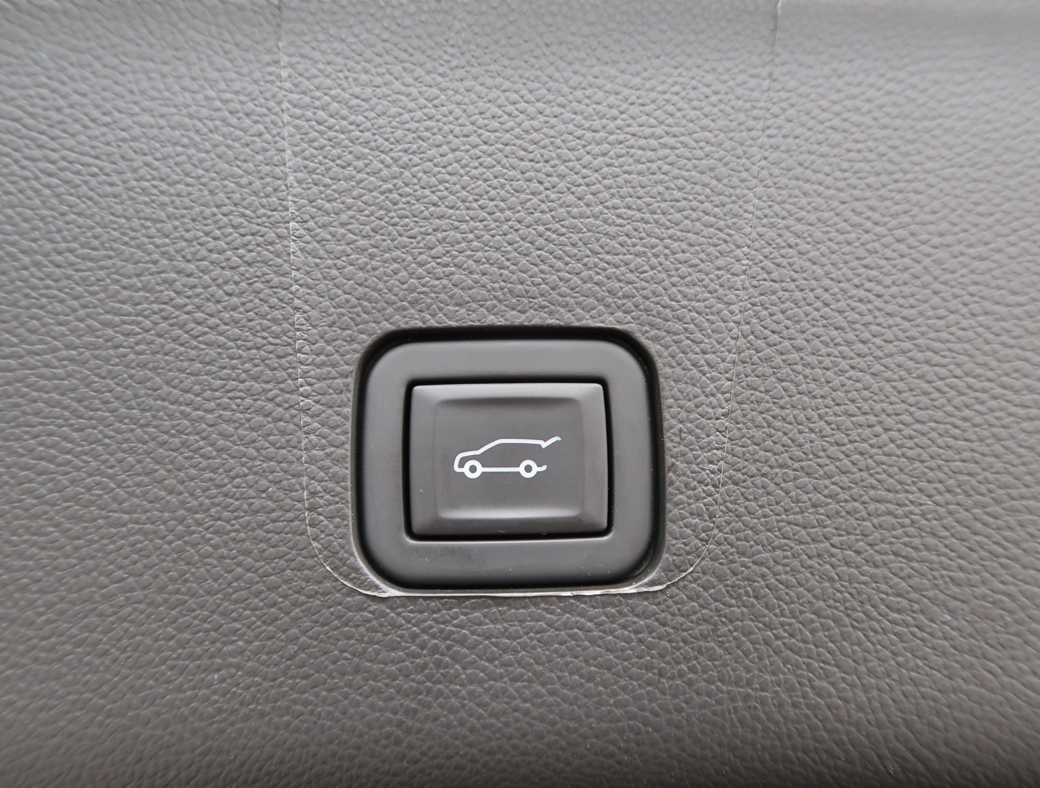 Used 2023 Chevrolet Traverse Premier w/ LPO, Cargo Package FWD image 38
