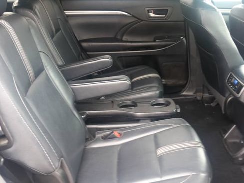 Used 2018 Toyota Highlander SE w/ Protection Package #3 AWD/4WD image 13