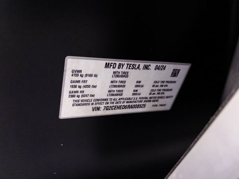 Used 2024 Tesla Cybertruck AWD Crew Cab image 36
