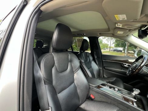 Used 2018 Volvo XC90 T6 Momentum w/ Convenience Package image 19