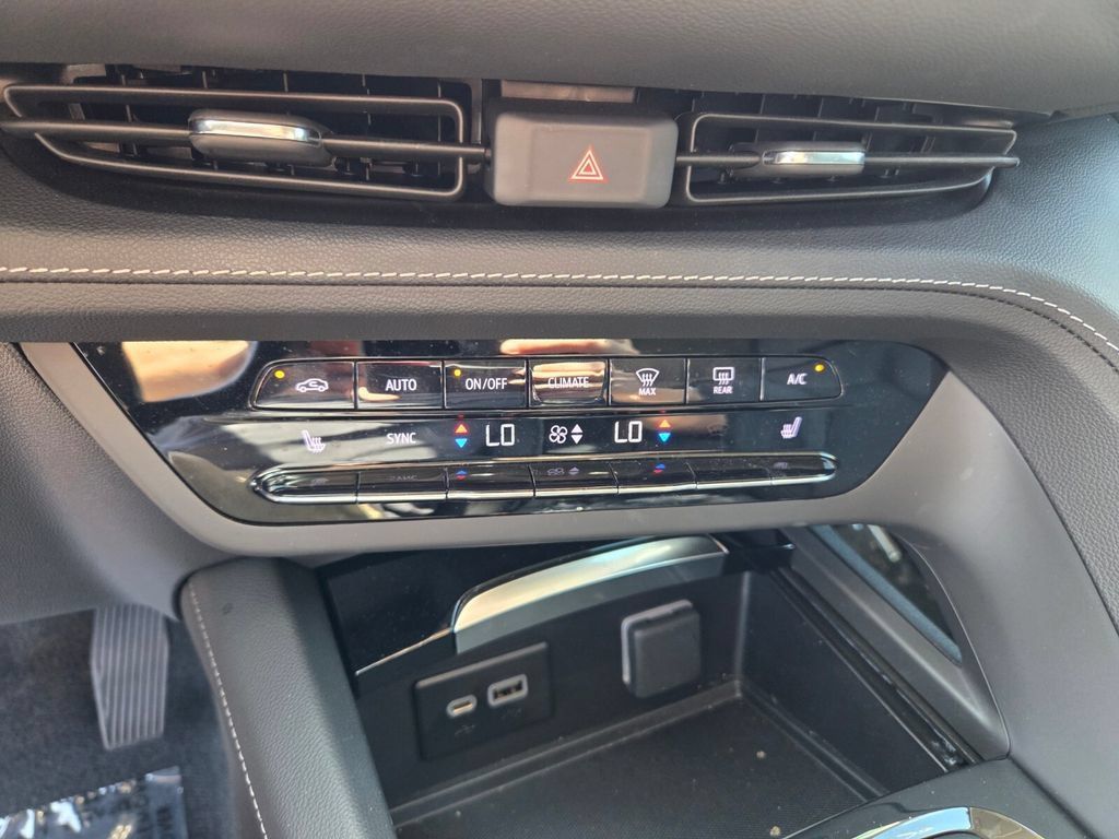 Used 2023 Buick Envision Essence AWD/4WD image 25